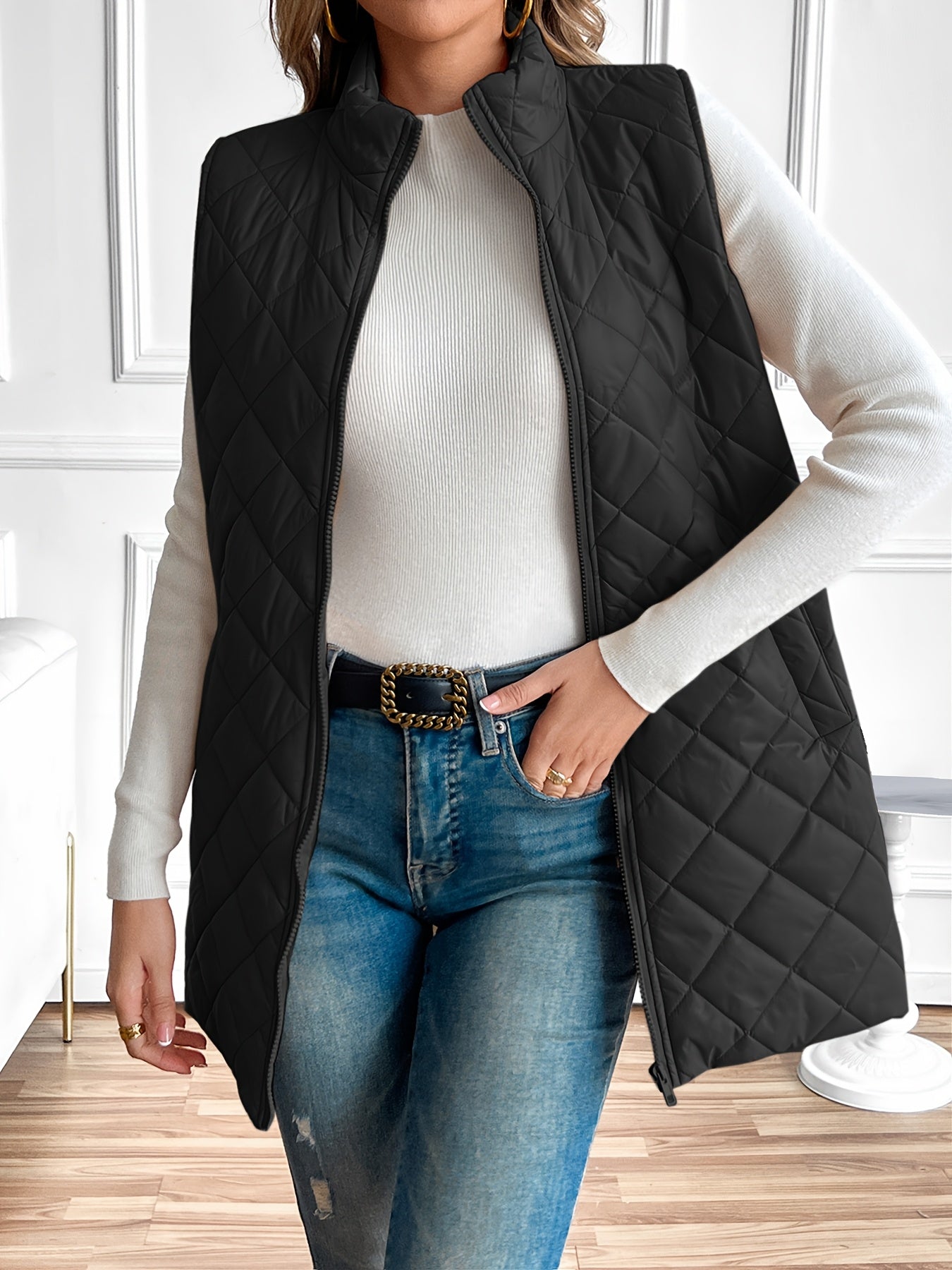 Colete acolchoado com fecho e gola alta