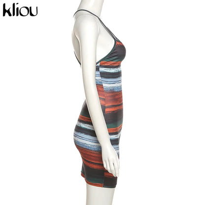 Vestidos mini às riscas com painéis Kliou