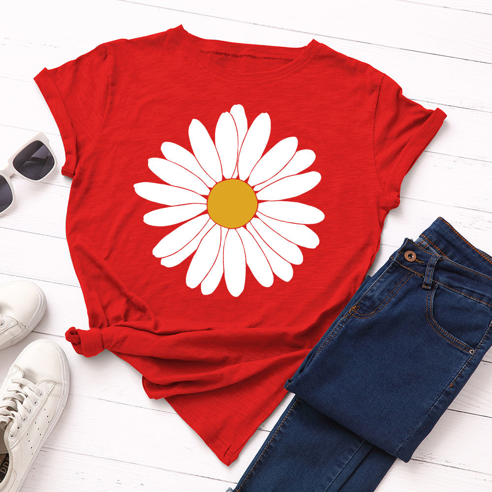 T-shirt com estampado de margaridas “Blooming Daisy”, manga curta, gola redonda, corte largo e confortável, ideal para um look casual e leve