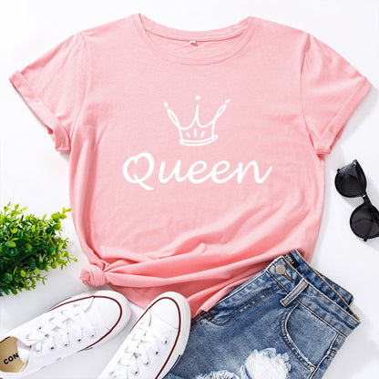 T-shirt com estampado “Crown Queen”, manga curta, gola redonda, corte largo e confortável, ideal para um look casual de verão