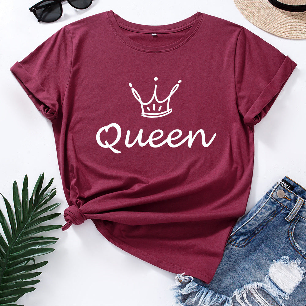 T-shirt com estampado “Crown Queen”, manga curta, gola redonda, corte largo e confortável, ideal para um look casual de verão