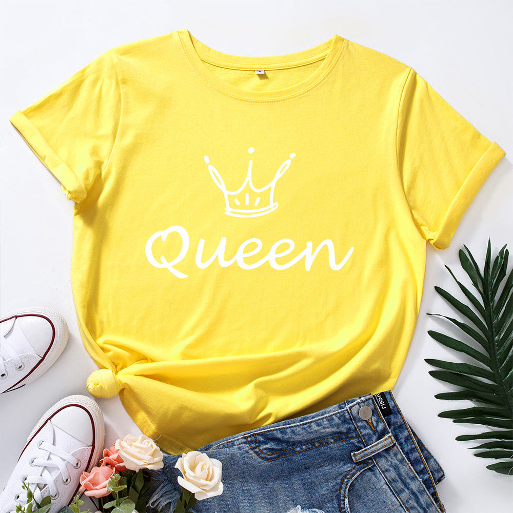 T-shirt com estampado “Crown Queen”, manga curta, gola redonda, corte largo e confortável, ideal para um look casual de verão