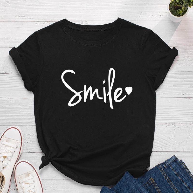 Camiseta con estampado de sonrisa en forma de corazón, manga corta, cuello redondo, corte ancho y cómodo, ideal para un look casual y relajado
