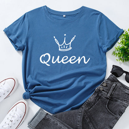T-shirt com estampado “Crown Queen”, manga curta, gola redonda, corte largo e confortável, ideal para um look casual de verão