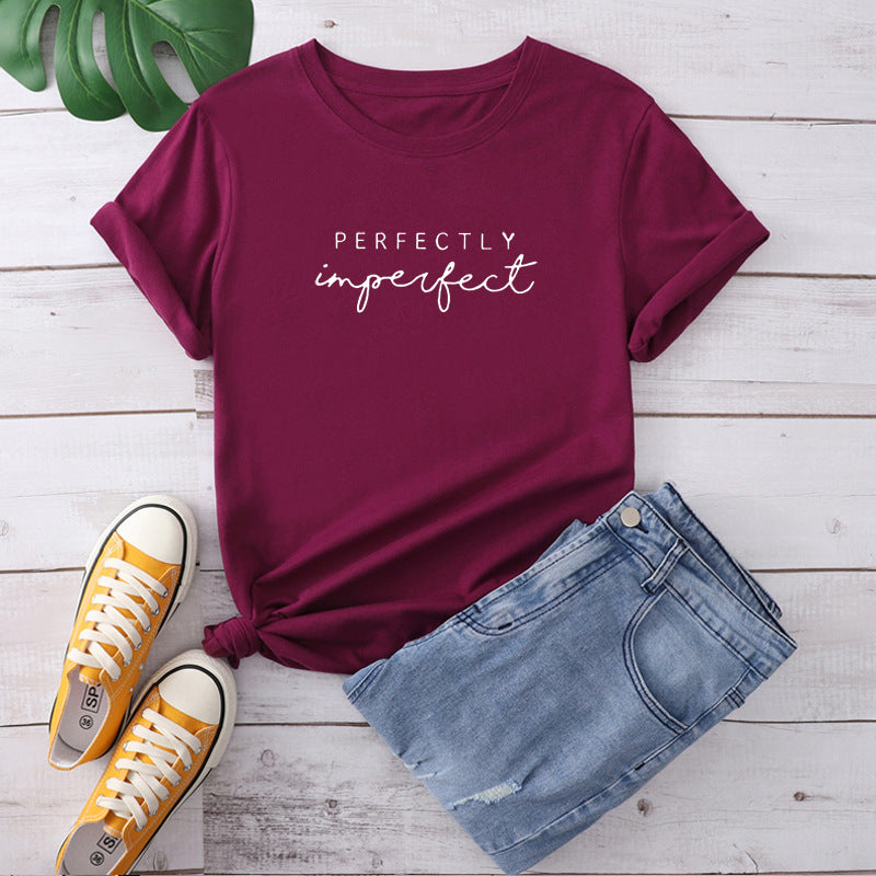 Camiseta con estampado "Perfectly Imperfect", manga corta, cuello redondo, corte ancho y cómodo, ideal para un look casual y relajado