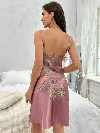 Camisa de dormir com estampado floral, com decote em V, alças finas,