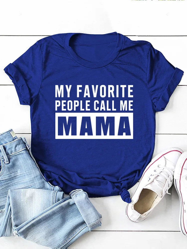 Camiseta con estampado “My Favorite People Call Me Mama”, manga corta, cuello redondo, corte holgado y cómodo, ideal para un look casual y relajado