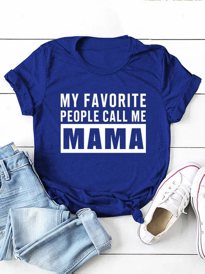 Camiseta con estampado “My Favorite People Call Me Mama”, manga corta, cuello redondo, corte holgado y cómodo, ideal para un look casual y relajado