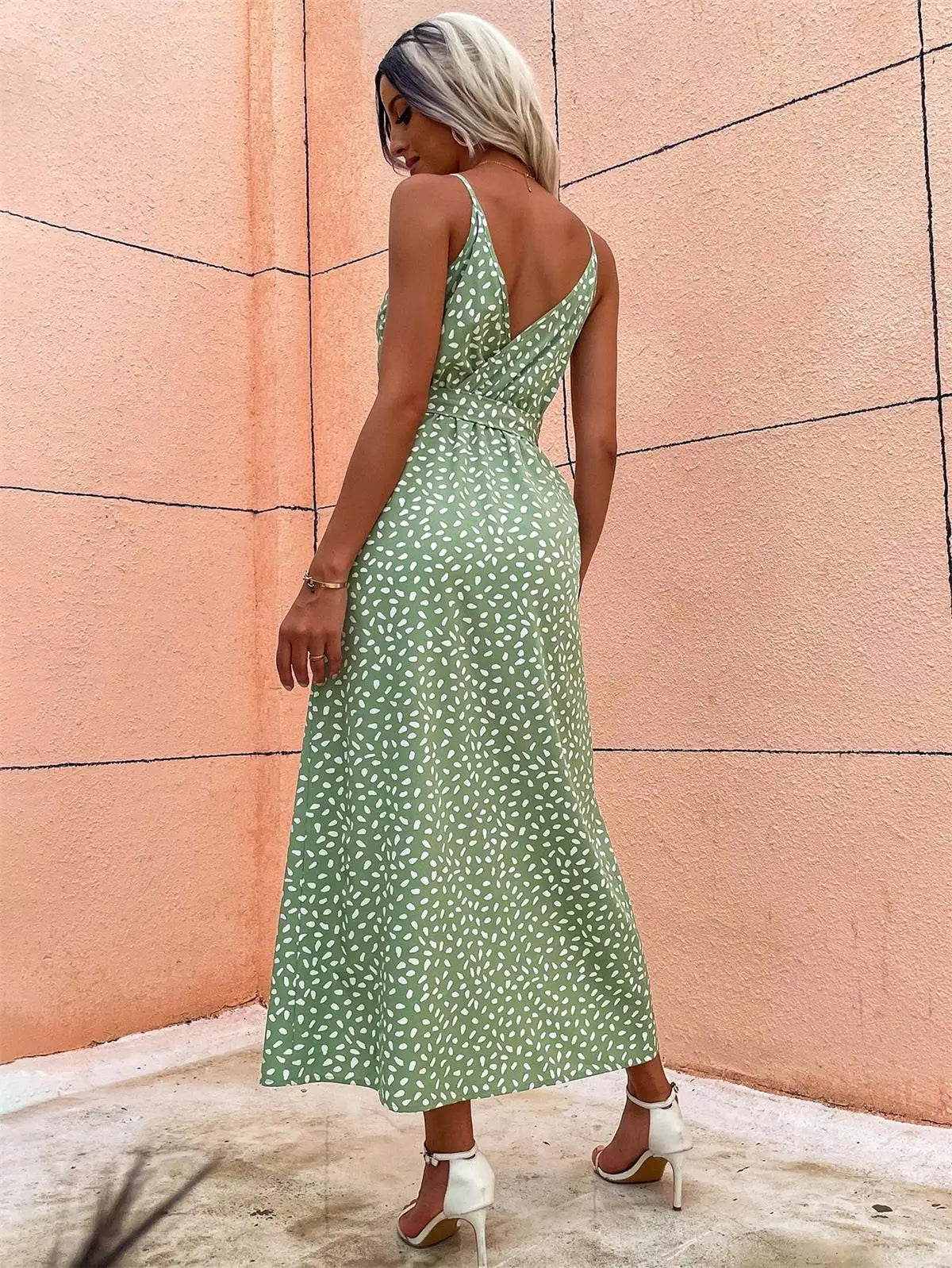 Vestido de verano sin espalda con estampado floral