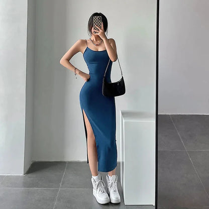 Vestido Largo ajustado con abertura alta, tirantes finos