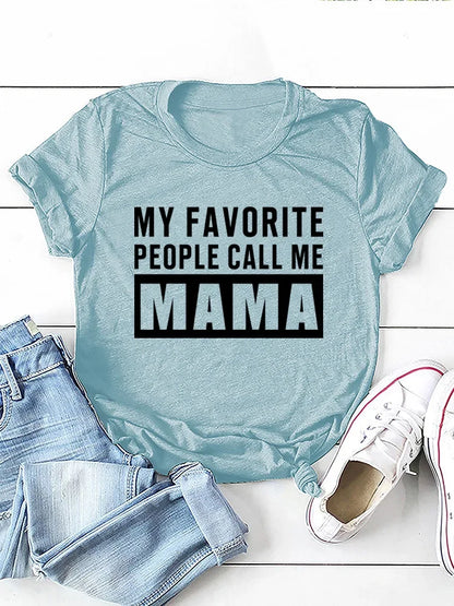 Camiseta con estampado “My Favorite People Call Me Mama”, manga corta, cuello redondo, corte holgado y cómodo, ideal para un look casual y relajado