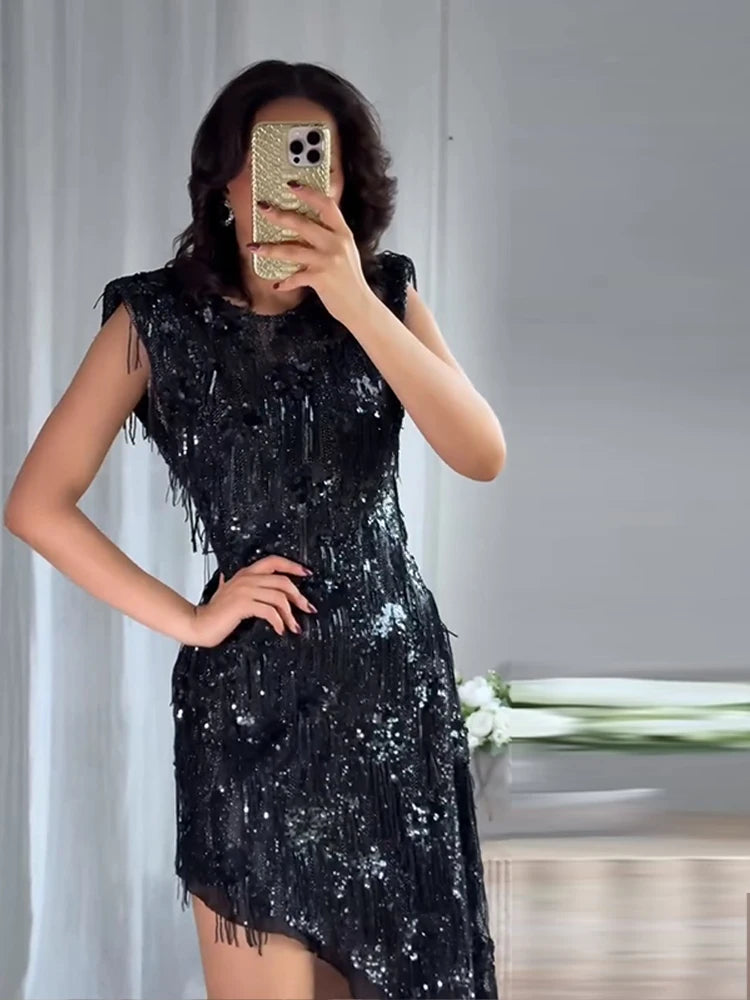 Vestido Feminino de Festa com Lantejoulas e Franjas