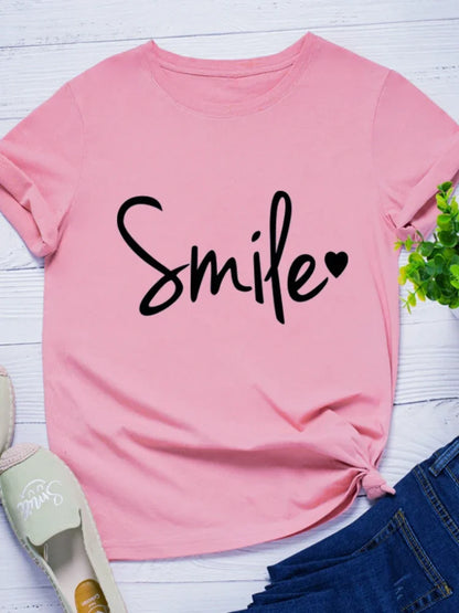 Camiseta con estampado de sonrisa en forma de corazón, manga corta, cuello redondo, corte ancho y cómodo, ideal para un look casual y relajado