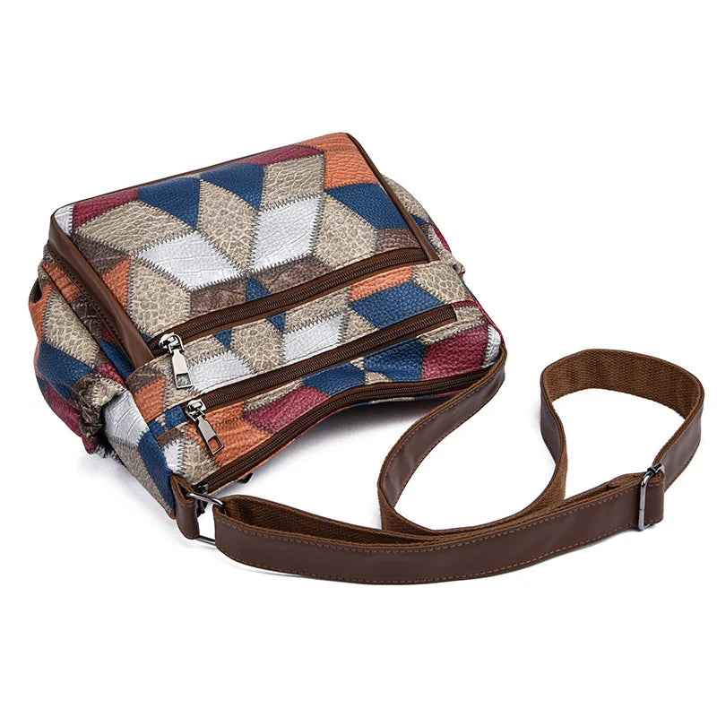 Bolso de mano de cuero con monograma estampado
