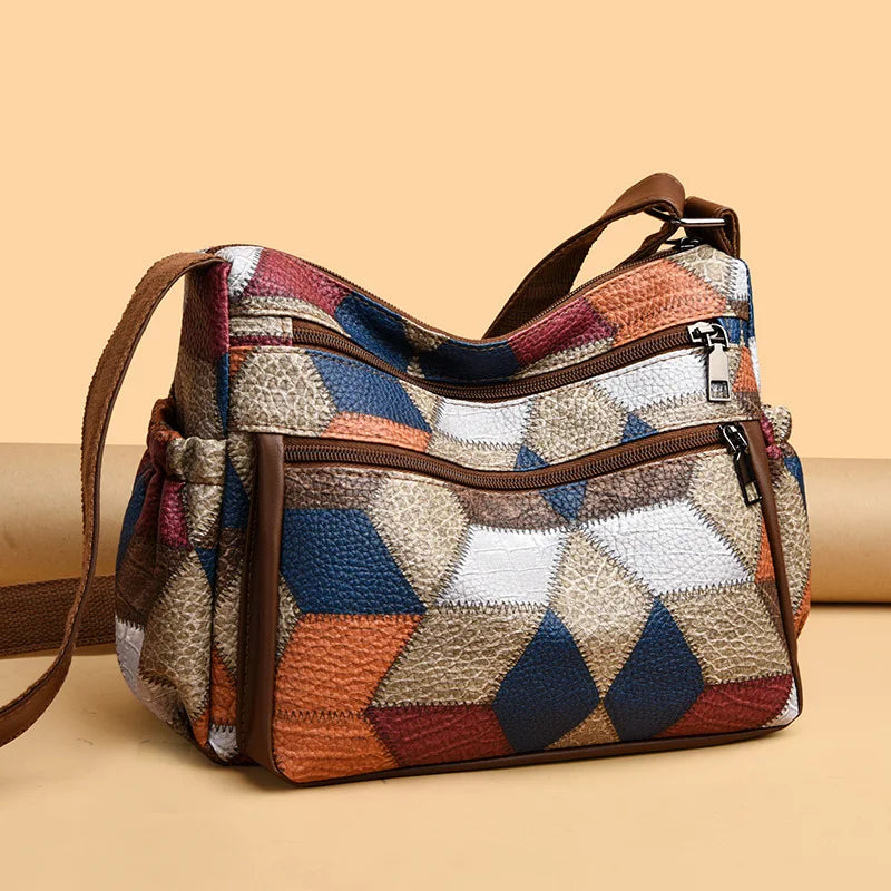 Bolso de mano de cuero con monograma estampado