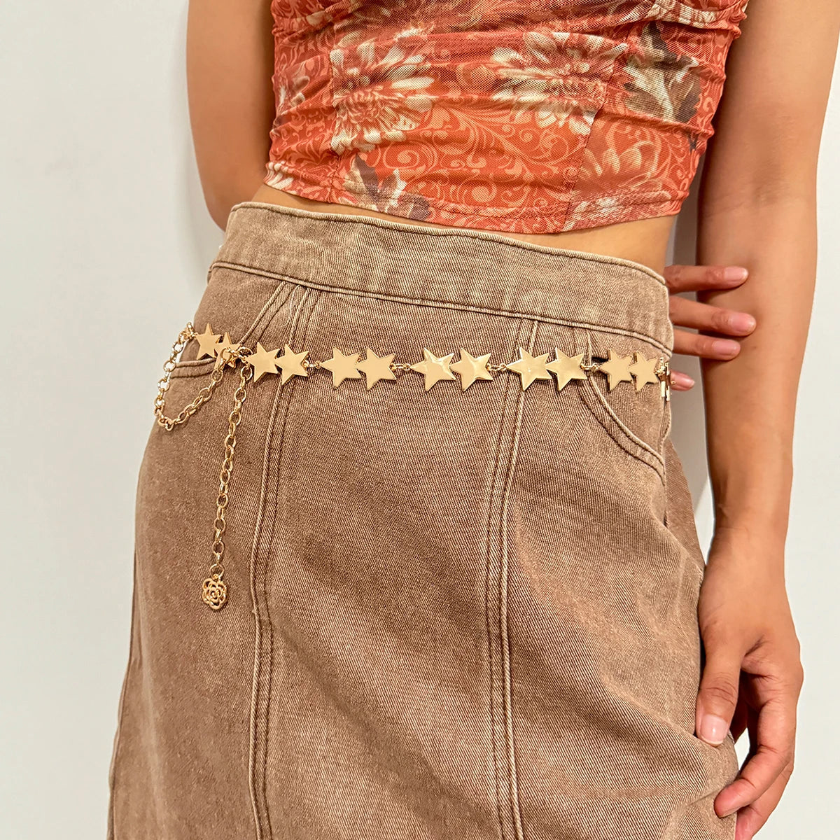 Cinto Metálico com Estrelas para Mulher – Estilo Western e Cowgirl