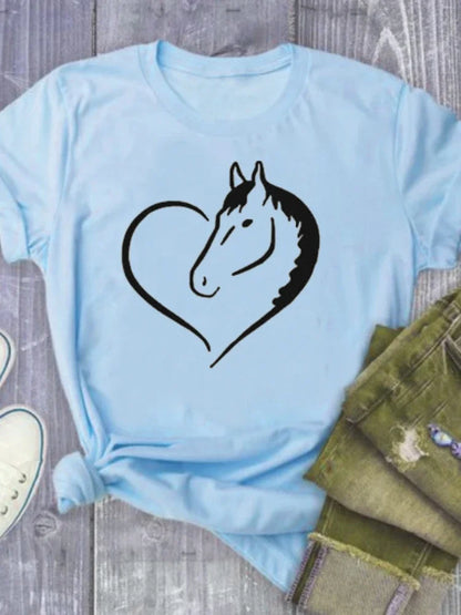 T-shirt com estampado de cavalo em forma de coração, cor amarela, manga curta, gola redonda, corte largo e confortável, ideal para looks casuais de verão